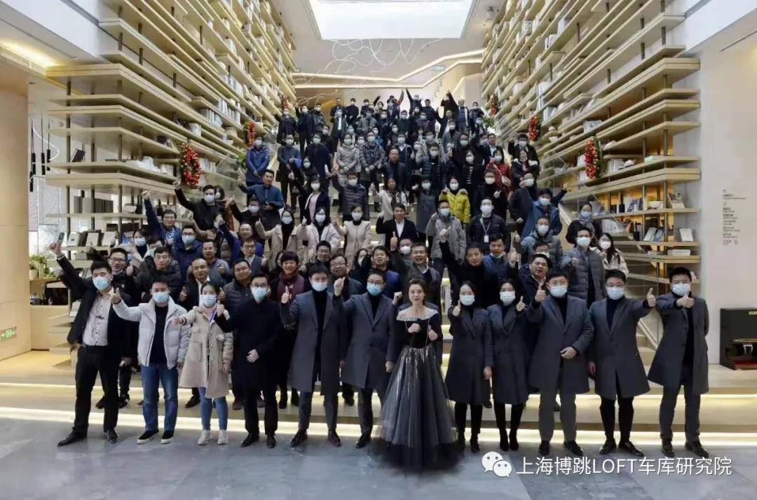 海口全国一百多人在华侨城汉口道6号参观研讨LOFT专利车库技术！